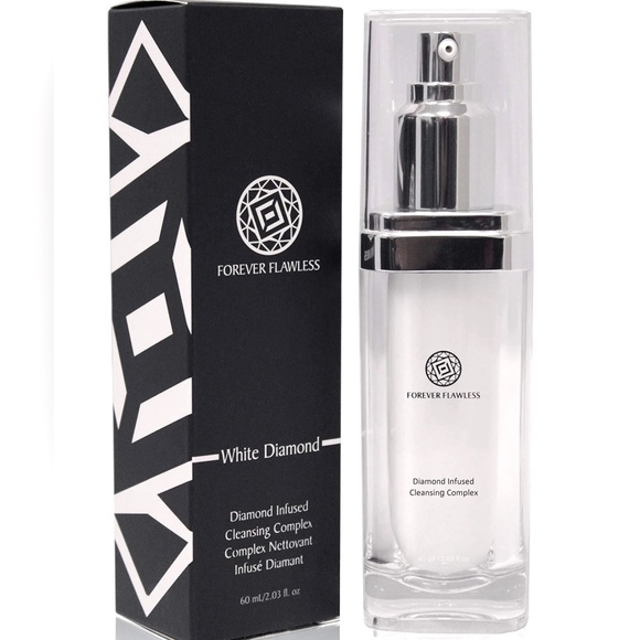Forever Flawless Diamond Infused Cleansing Complex New in box Exp Date 10/2025